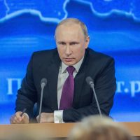 Путин събира опитен екип за преговори с Тръмп